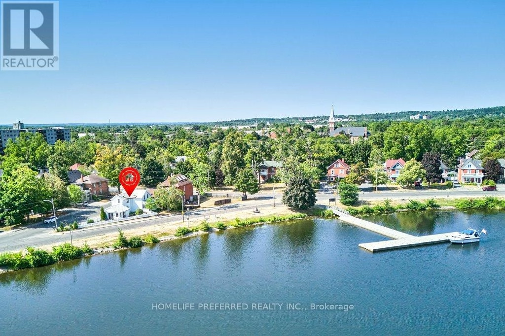 157 Crescent Street, Peterborough Central, Ontario  K9J 2G4 - Photo 3 - X12349610