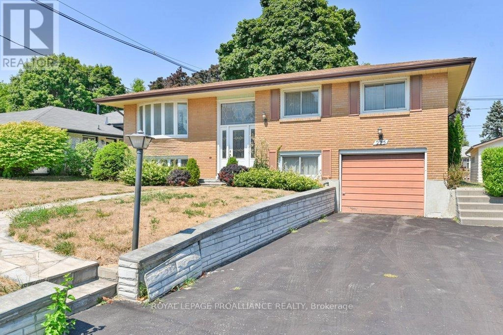 225 Mcgill Street, Quinte West, Ontario  K8V 3K4 - Photo 2 - X12350715