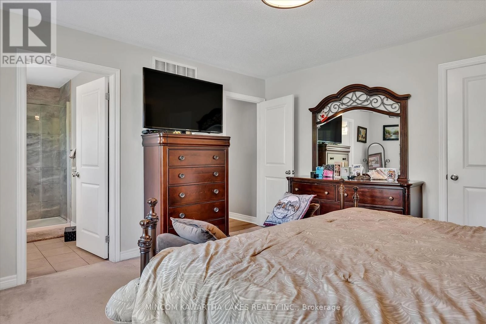 2 Peace Crescent, Peterborough North, Ontario K9H 0C1 - Photo 23 - X12350983