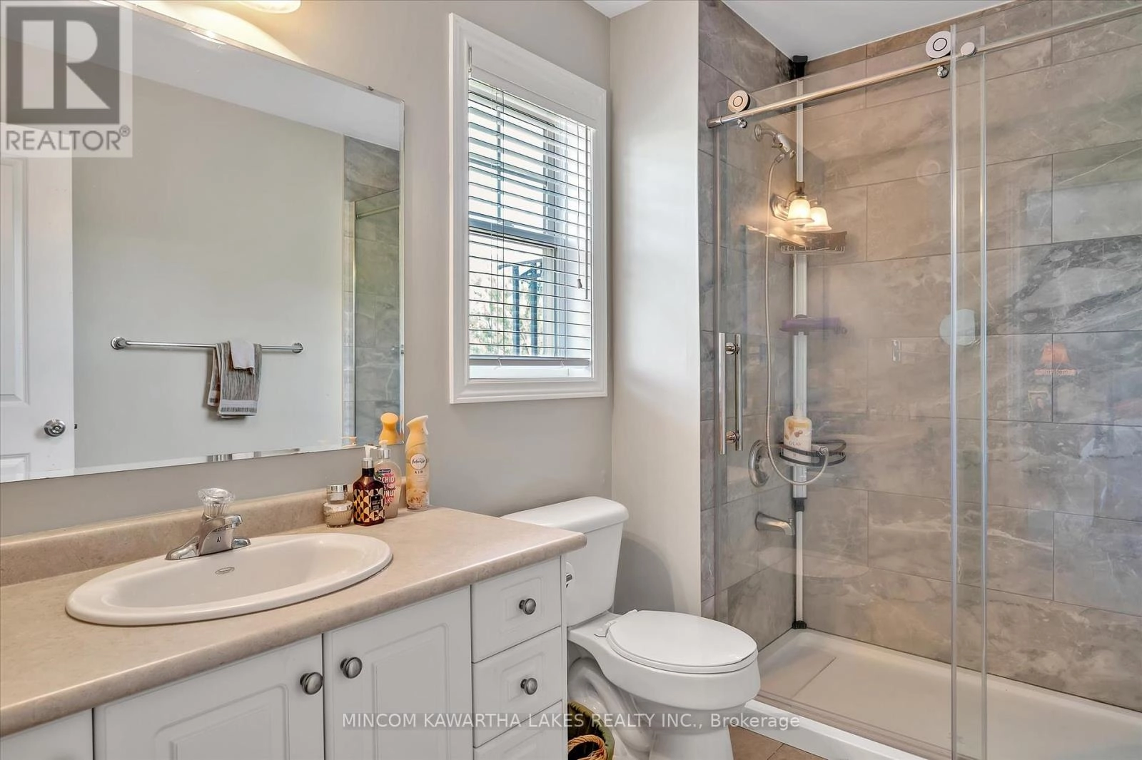 2 Peace Crescent, Peterborough North, Ontario K9H 0C1 - Photo 24 - X12350983