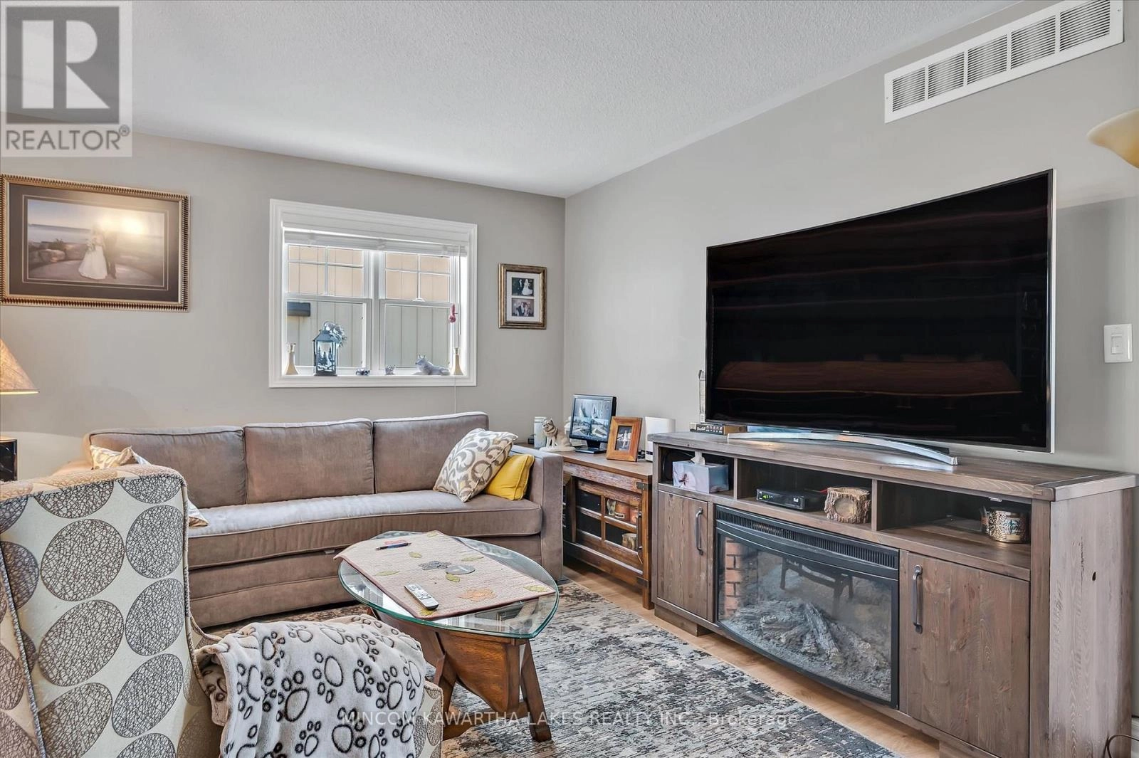 2 Peace Crescent, Peterborough North, Ontario K9H 0C1 - Photo 7 - X12350983