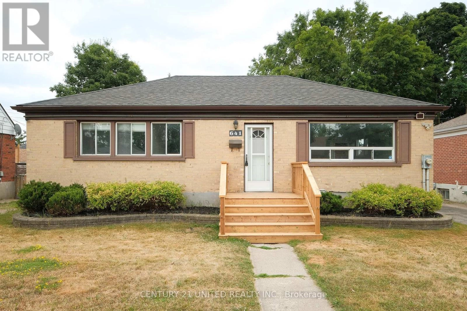 641 Bellaire Street, Peterborough South, Ontario  K9J 3Y5 - Photo 1 - X12351100