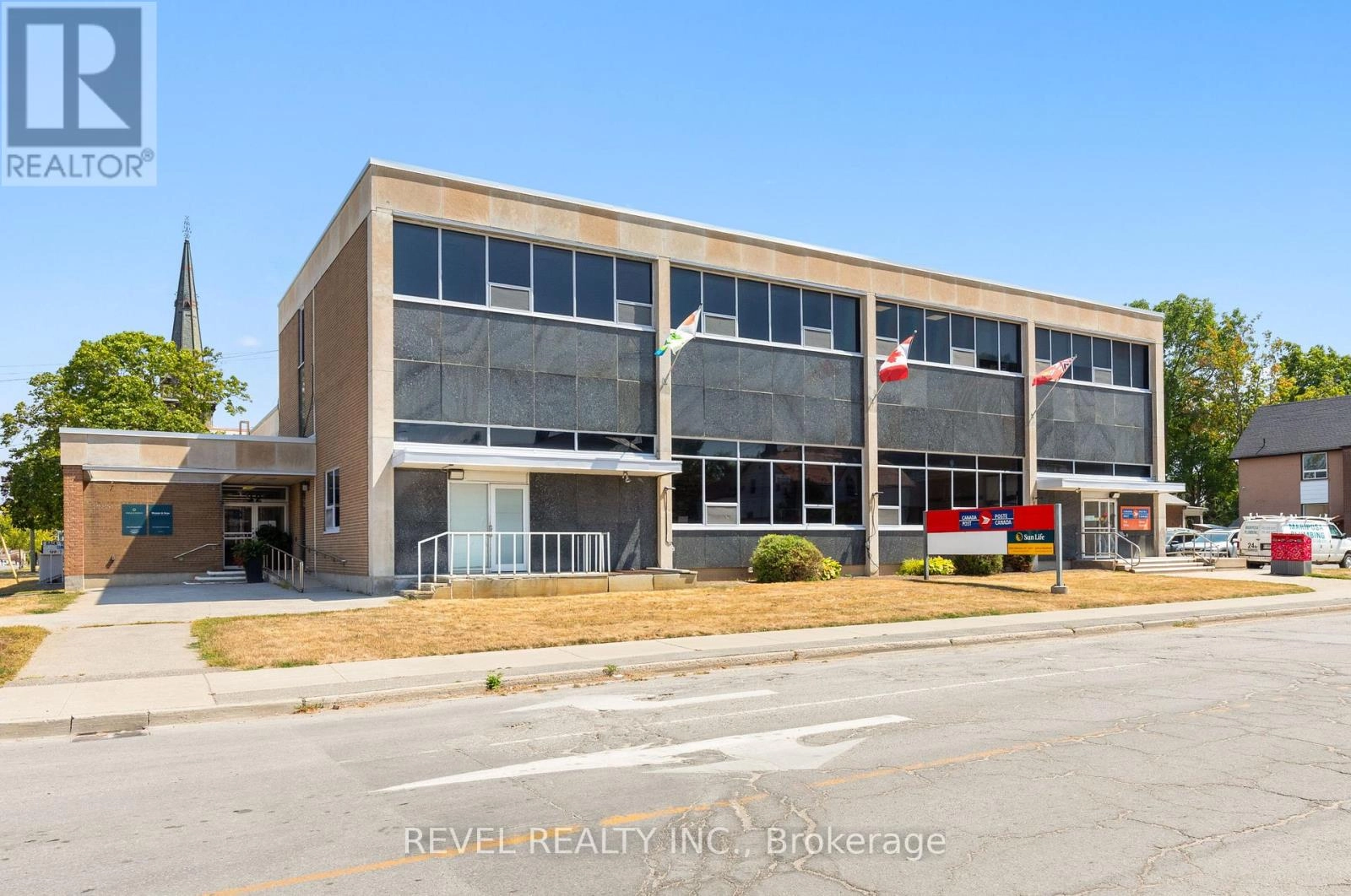 Upper 2 - 34 Cambridge Street S, Kawartha Lakes, Ontario  K9V 3B8 - Photo 1 - X12067738