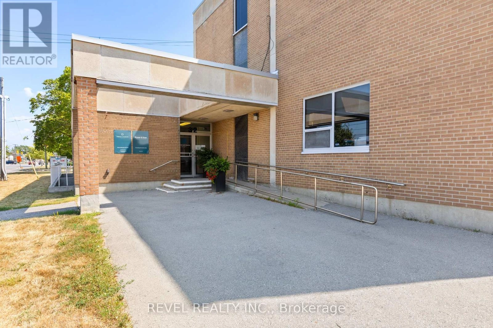 Upper 2 - 34 Cambridge Street S, Kawartha Lakes, Ontario  K9V 3B8 - Photo 3 - X12067738