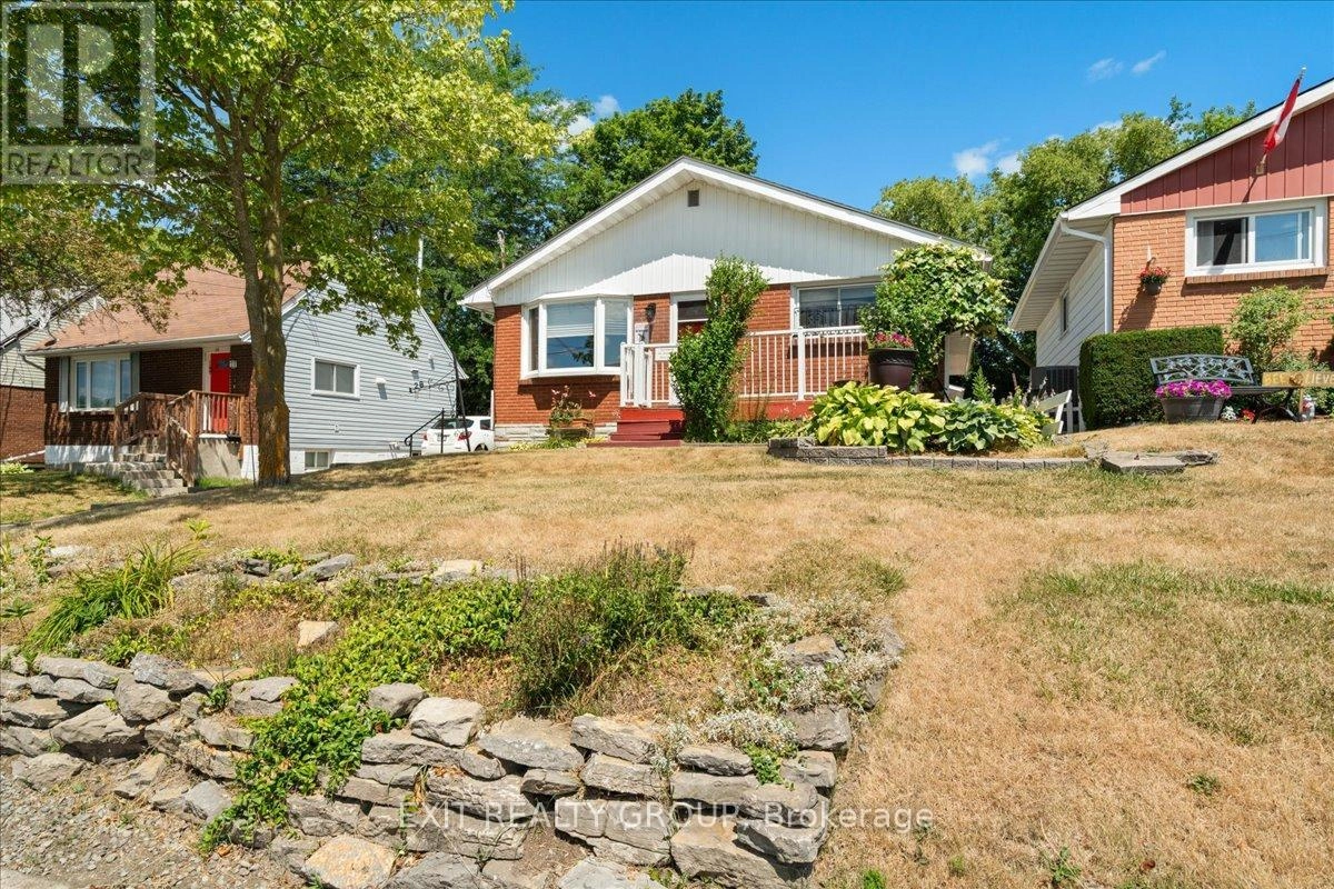 28 Kidd Avenue, Quinte West, Ontario  K8V 2C7 - Photo 2 - X12352356