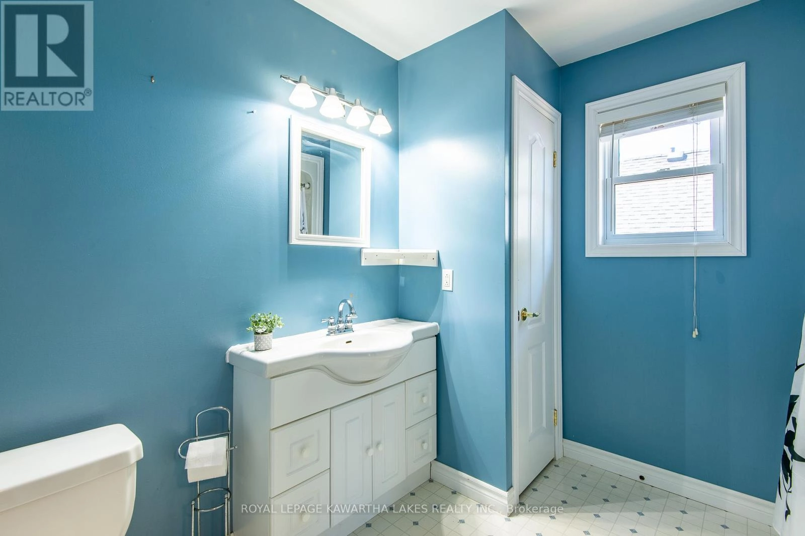 91 Glenelg Street W, Kawartha Lakes, Ontario K9V 2V8 - Photo 17 - X12352452