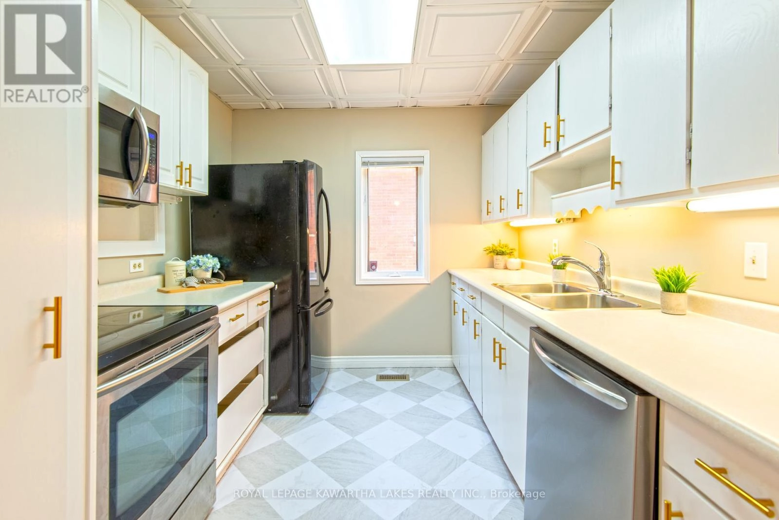 91 Glenelg Street W, Kawartha Lakes, Ontario K9V 2V8 - Photo 8 - X12352452