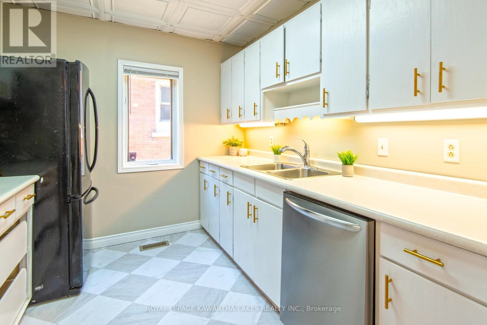 91 Glenelg Street W, Kawartha Lakes, Ontario K9V 2V8 - Photo 9 - X12352452