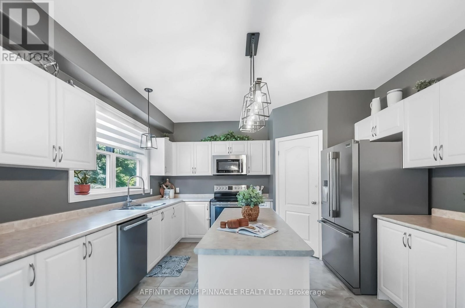 7 Brackendale Trail, Kawartha Lakes, Ontario K9V 0M2 - Photo 12 - X12352512