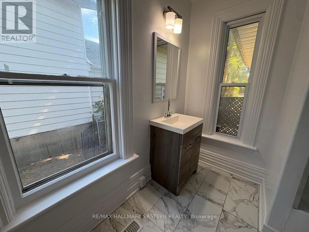 #1 - 581 Paterson Street, Peterborough Central, Ontario K9J 4P9 - Photo 8 - X12352547