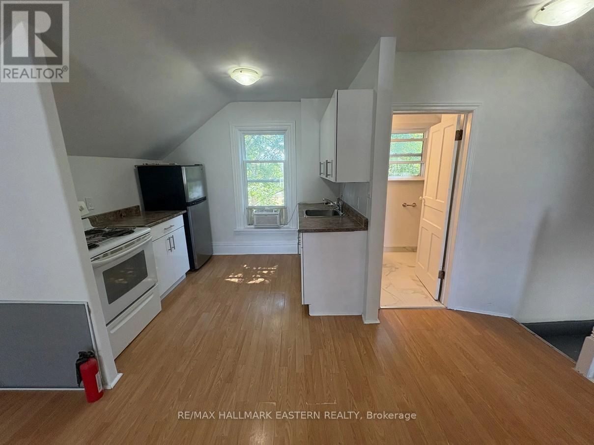 #2 - 581 Paterson Street, Peterborough Central, Ontario  K9J 4P9 - Photo 2 - X12352549