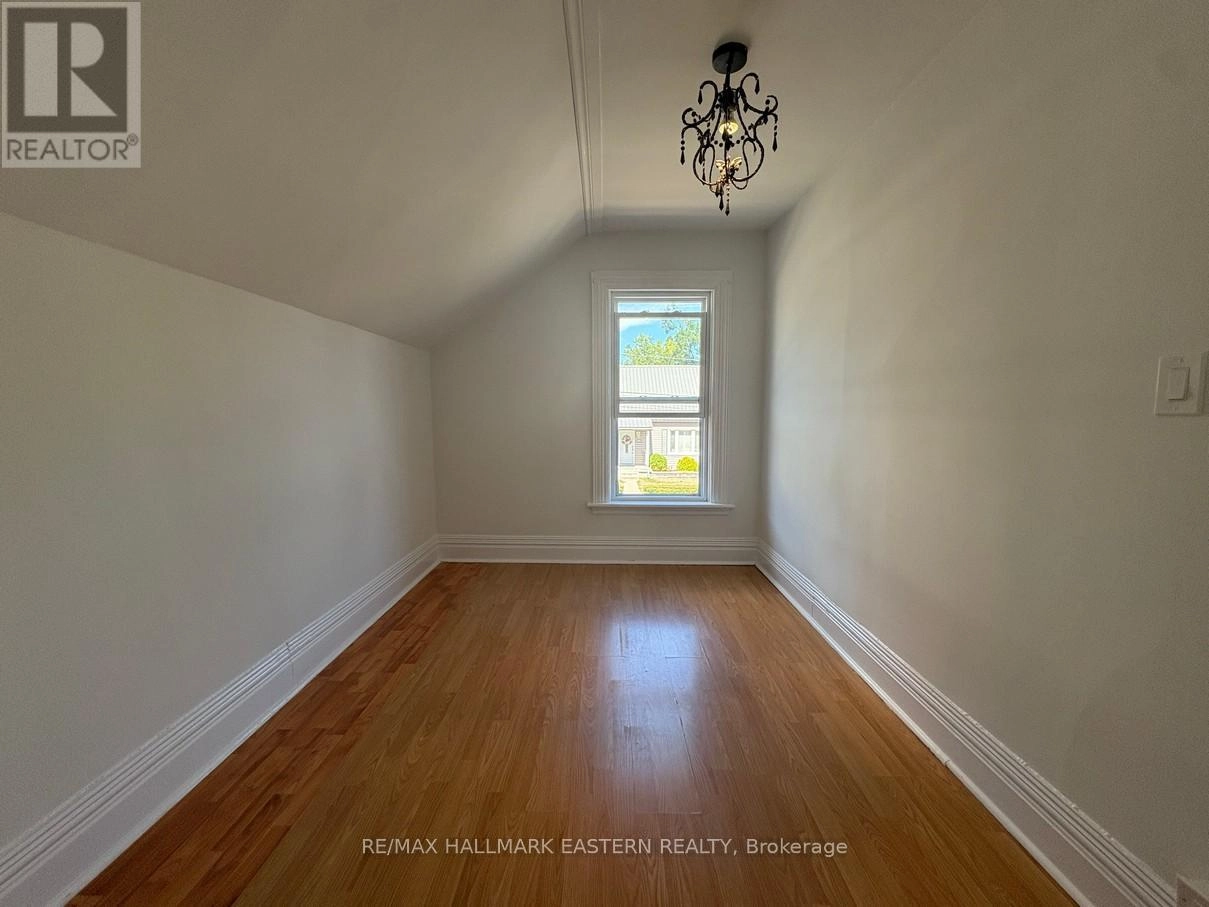 #2 - 581 Paterson Street, Peterborough Central, Ontario K9J 4P9 - Photo 5 - X12352549