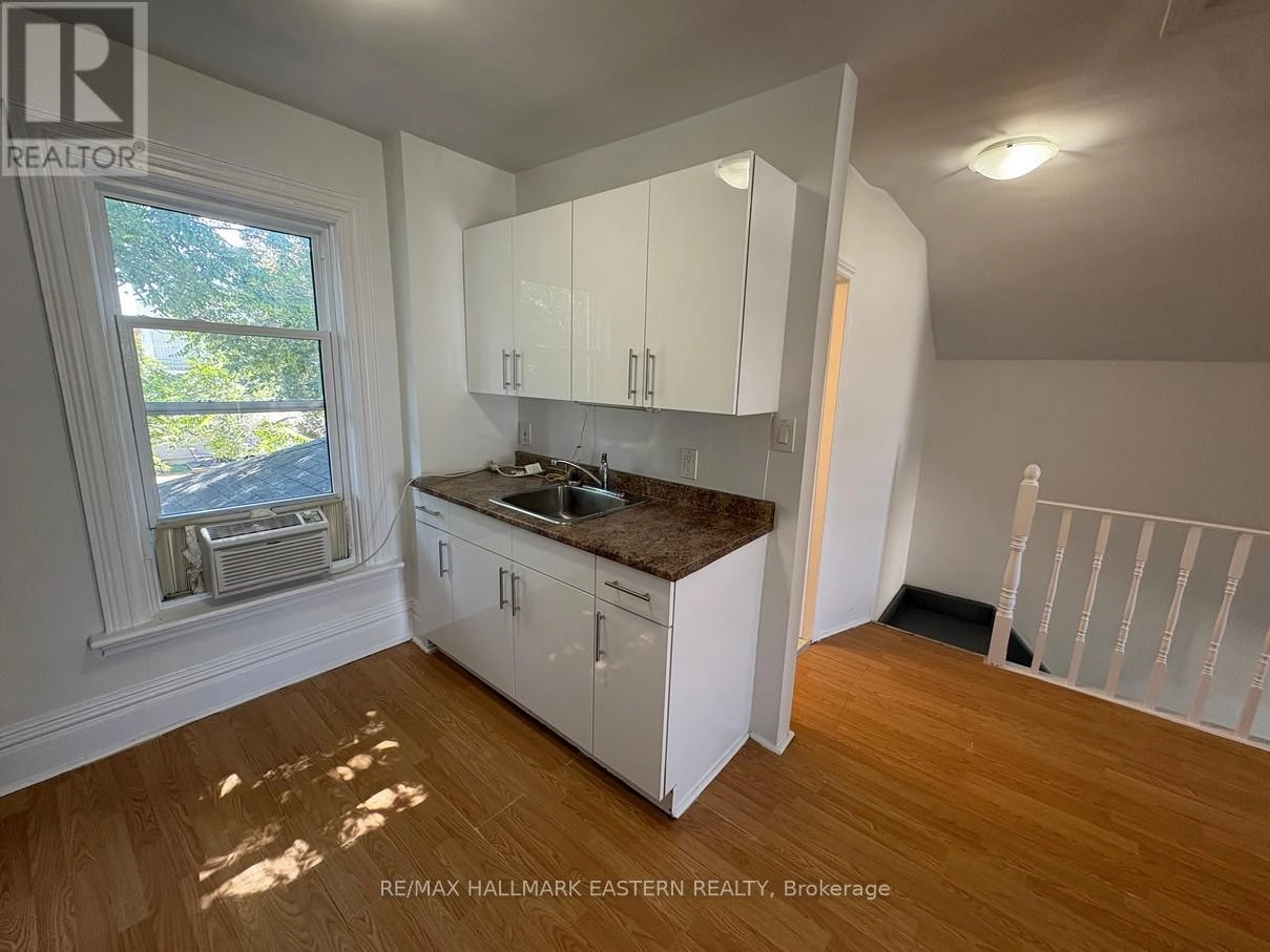 #2 - 581 Paterson Street, Peterborough Central, Ontario K9J 4P9 - Photo 7 - X12352549