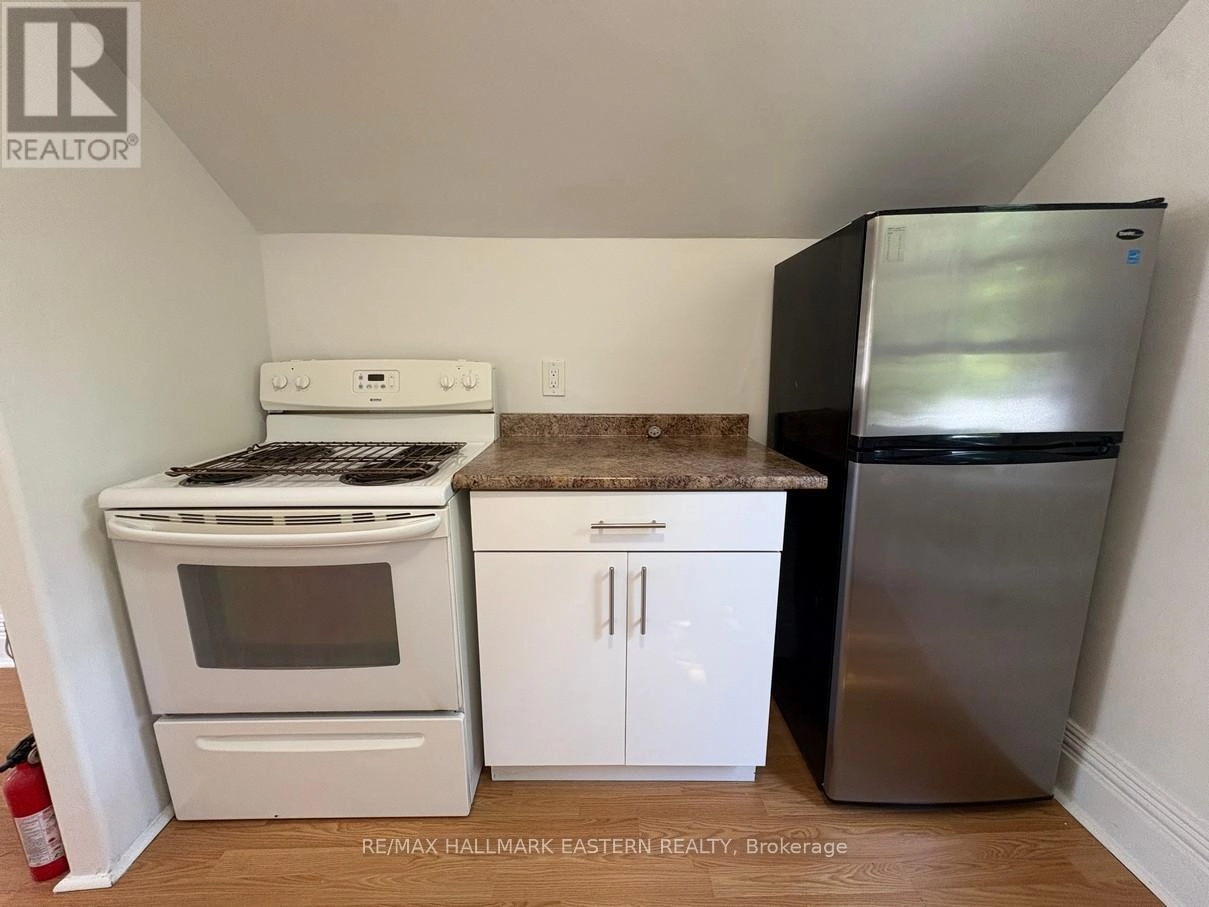 #2 - 581 Paterson Street, Peterborough Central, Ontario K9J 4P9 - Photo 8 - X12352549