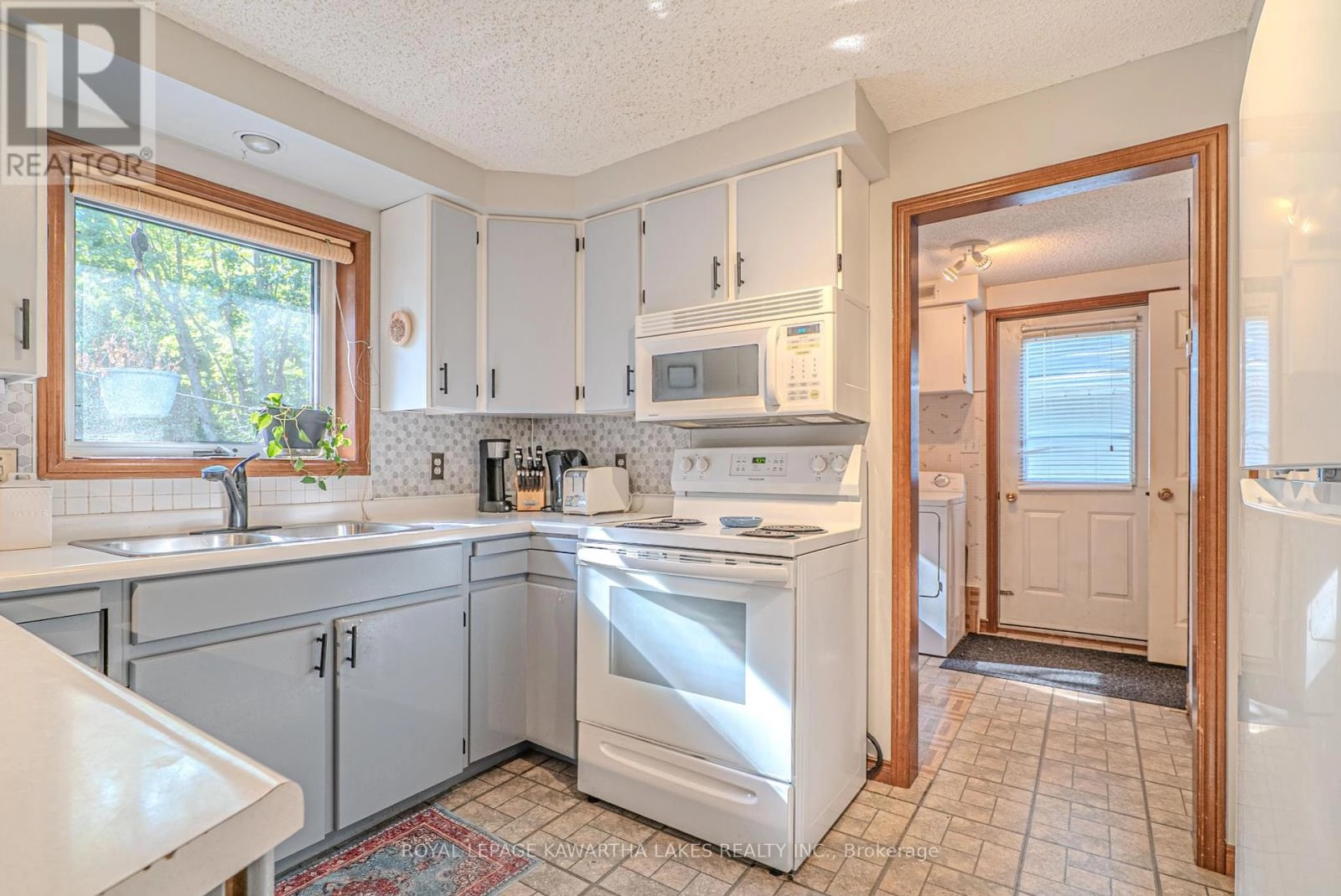 518 Balsam Lake Drive, Kawartha Lakes, Ontario K0M 2B0 - Photo 12 - X12352603