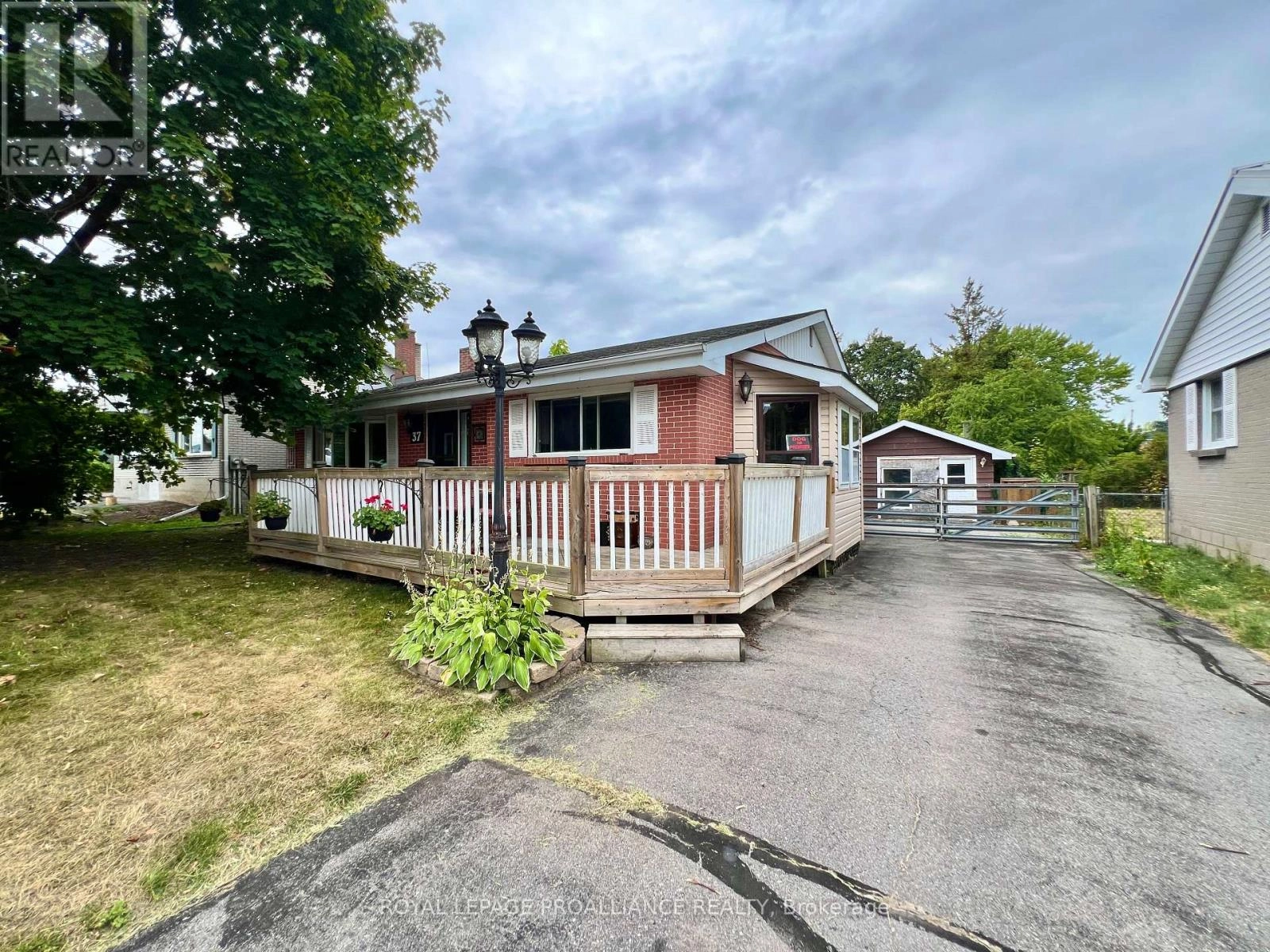 37 Bongard Crescent, Belleville, Ontario  K8P 2L4 - Photo 2 - X12353440