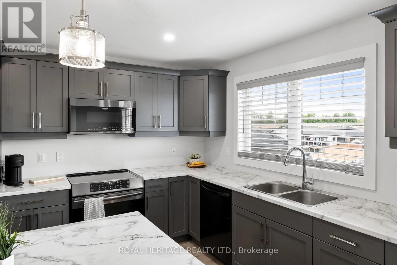 39 Caleb Crescent, Quinte West, Ontario K0K 2C0 - Photo 18 - X12353140