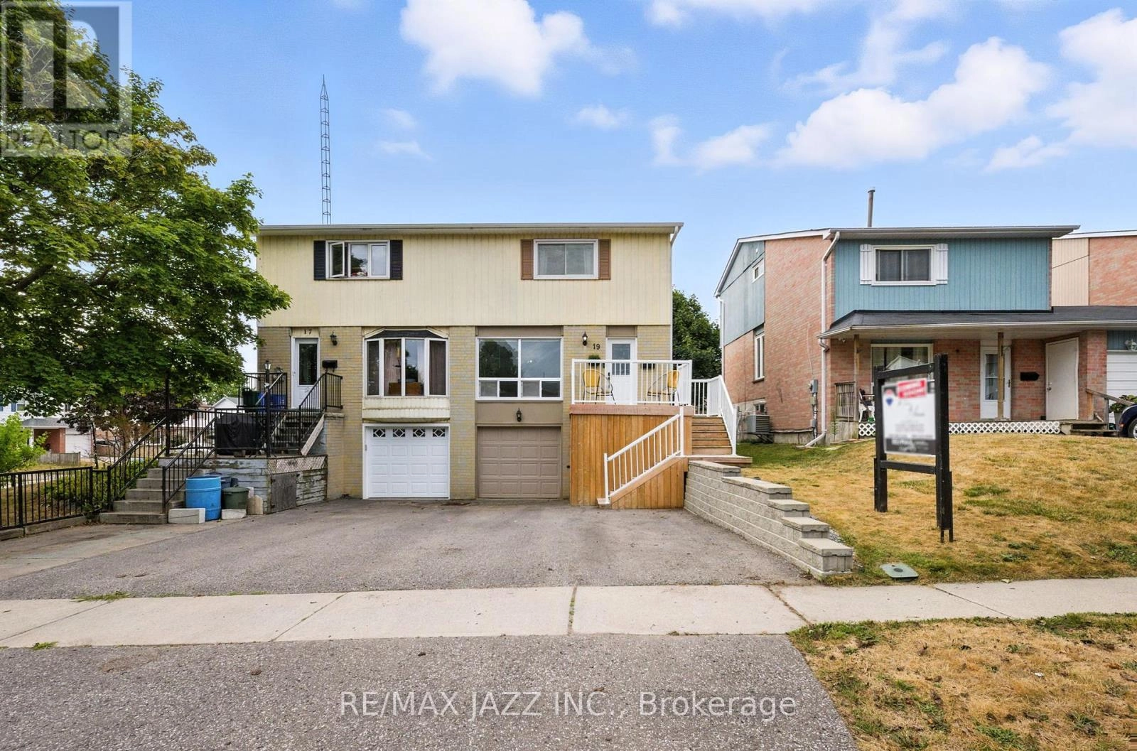 19 Doreen Crescent, Clarington, Ontario  L1C 3W6 - Photo 2 - E12354479