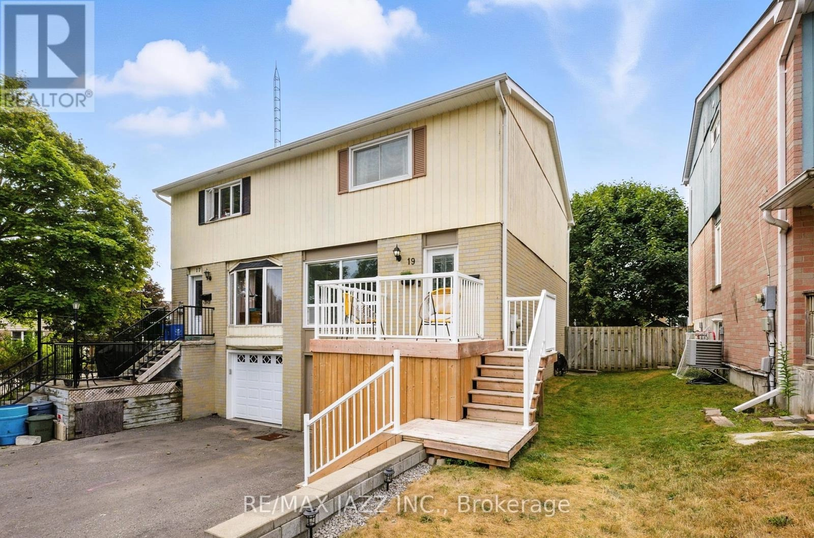 19 Doreen Crescent, Clarington, Ontario  L1C 3W6 - Photo 3 - E12354479