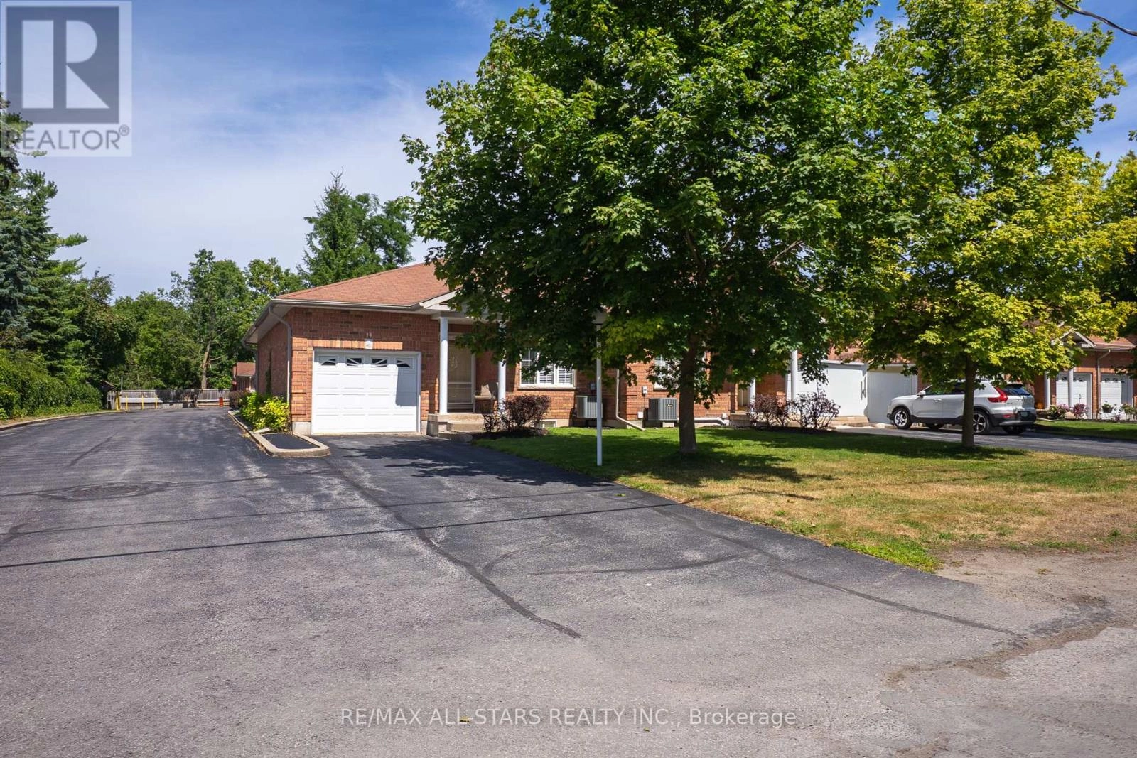 11 - 111 Colborne Street, Kawartha Lakes, Ontario  K0M 1N0 - Photo 1 - X12354723