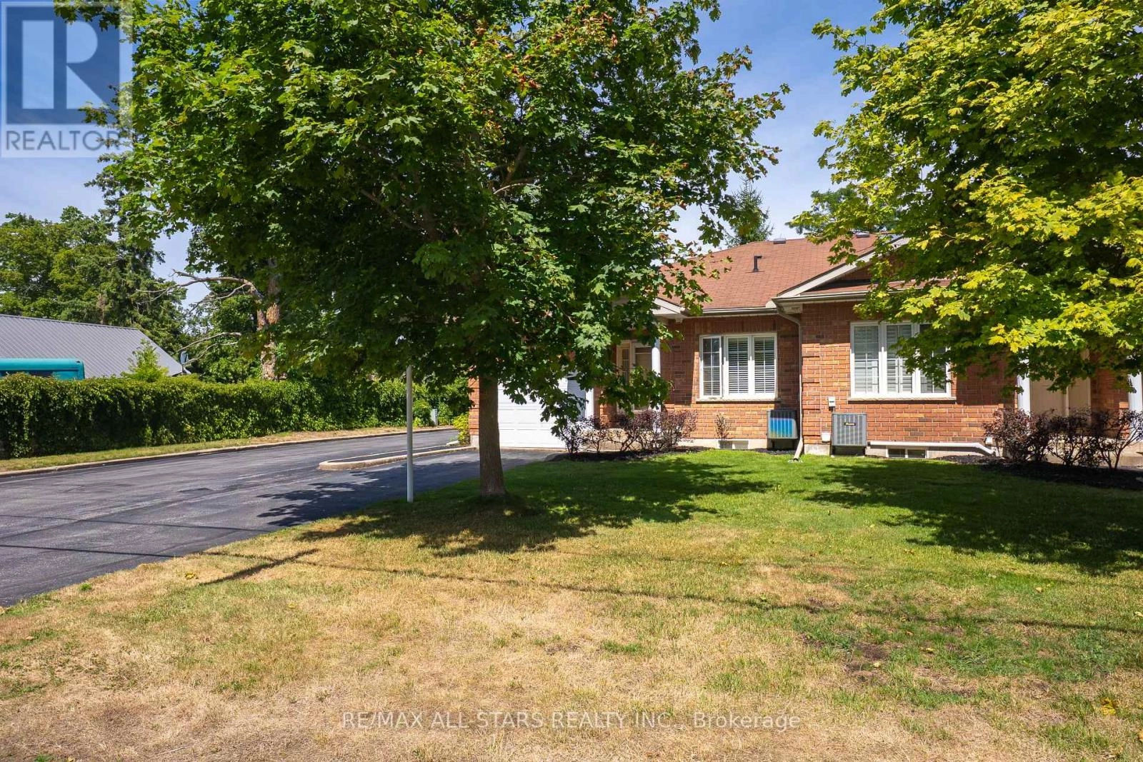 11 - 111 Colborne Street, Kawartha Lakes, Ontario  K0M 1N0 - Photo 2 - X12354723
