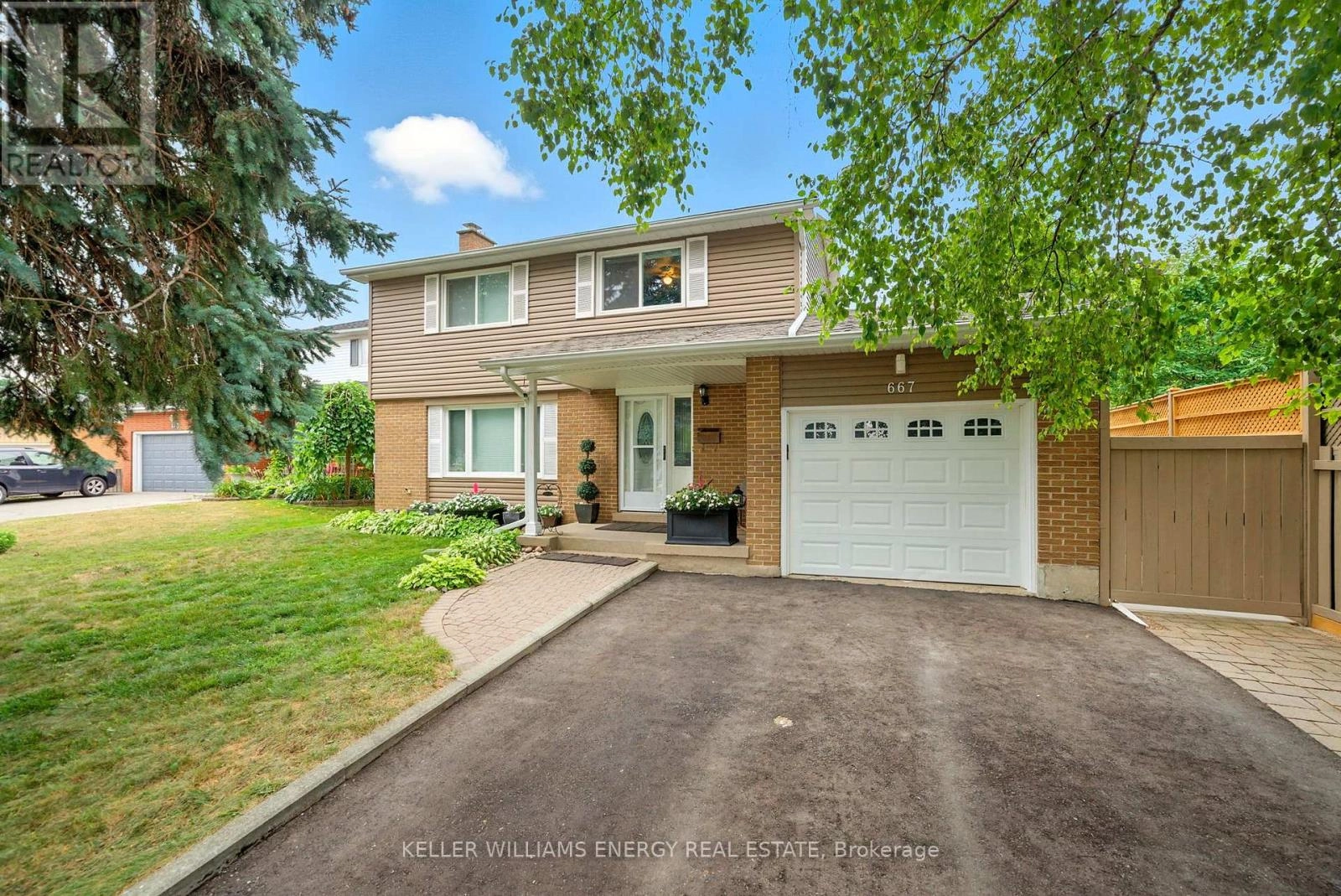 667 Fife Court, Oshawa, Ontario  L1J 3C5 - Photo 1 - E12354893