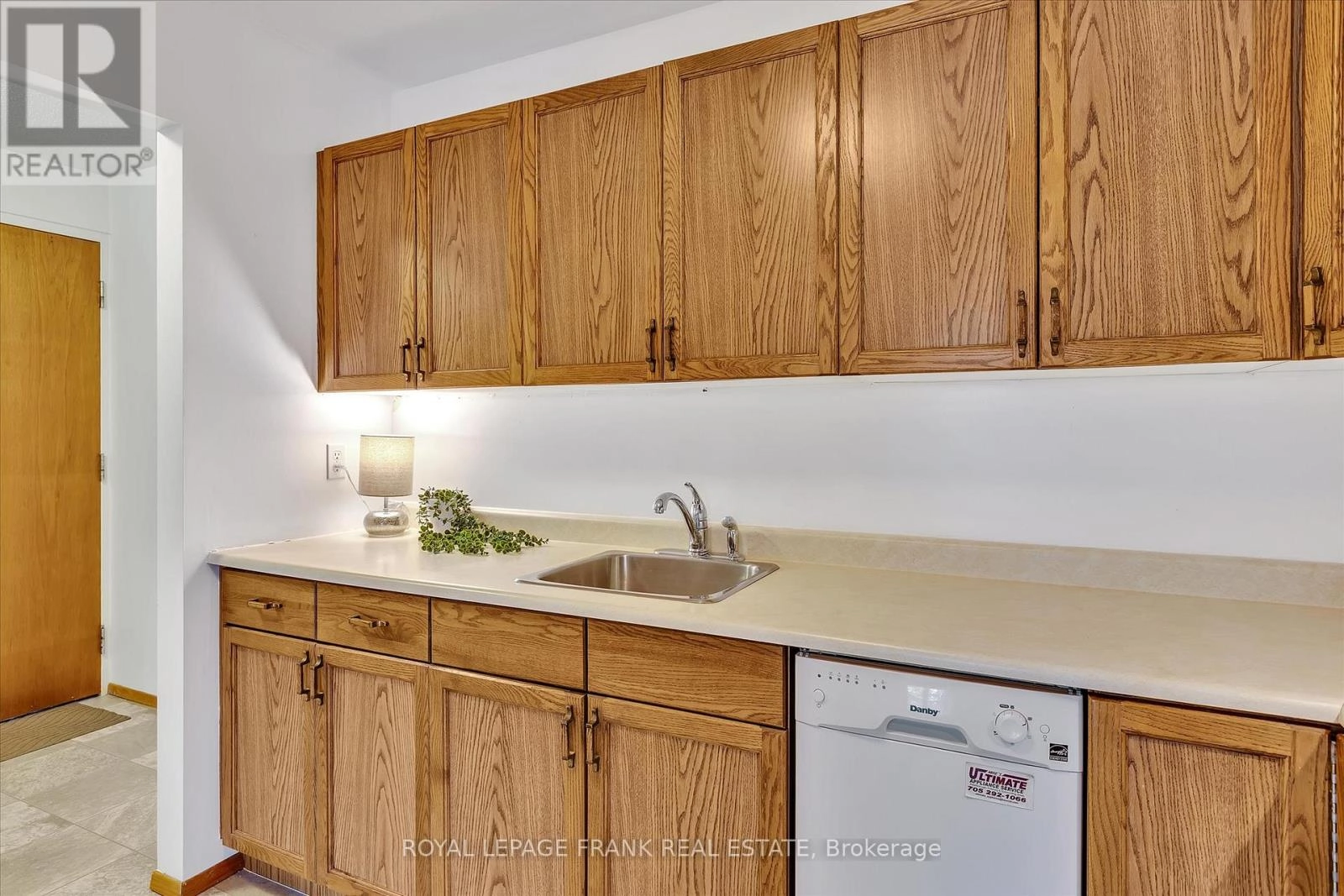 201 - 2406 Mountland Drive, Peterborough West, Ontario  K9K 2E1 - Photo 3 - X12355759