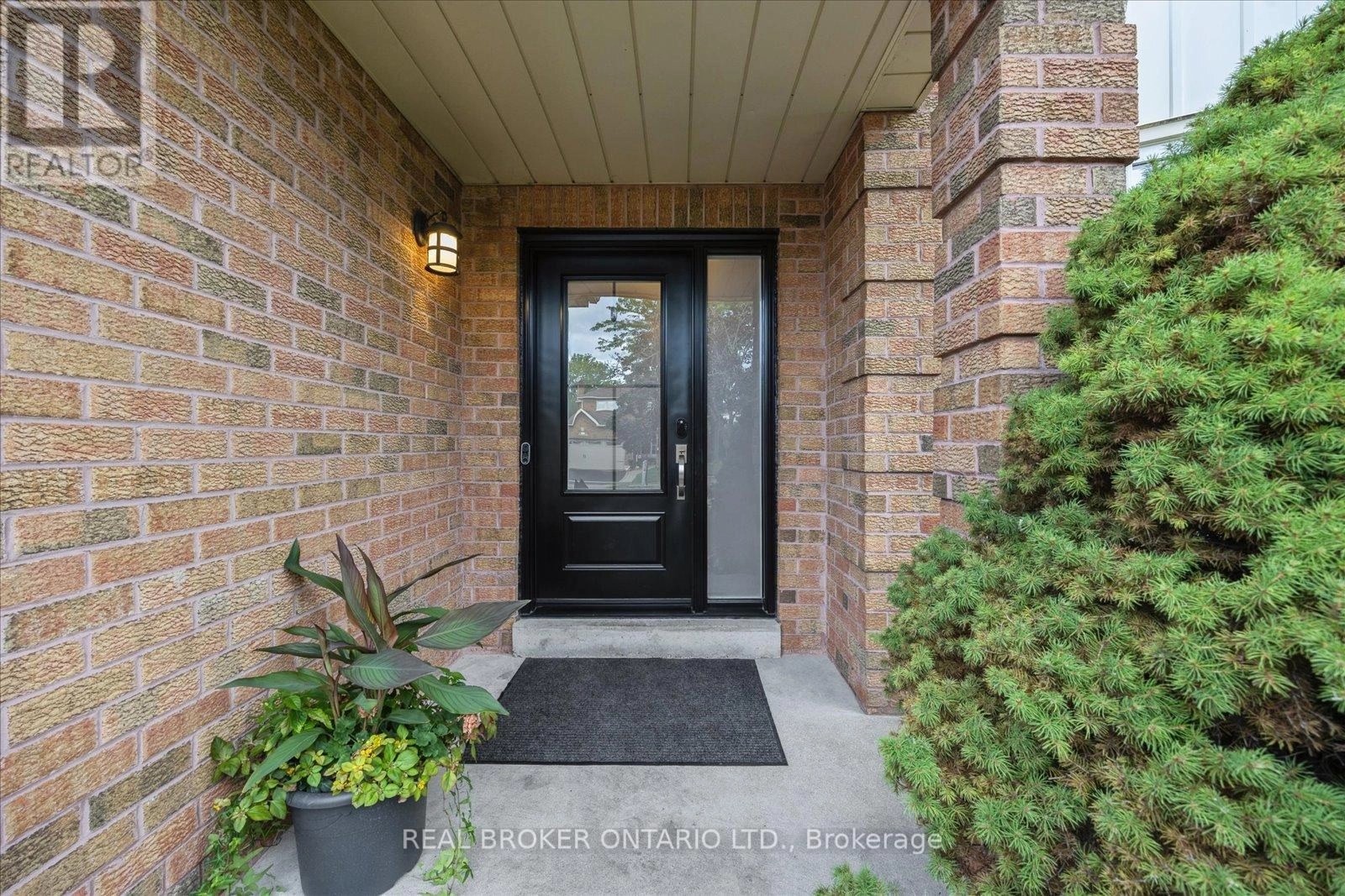 128 Robert Adams Drive, Clarington, Ontario  L1E 2C4 - Photo 2 - E12356407