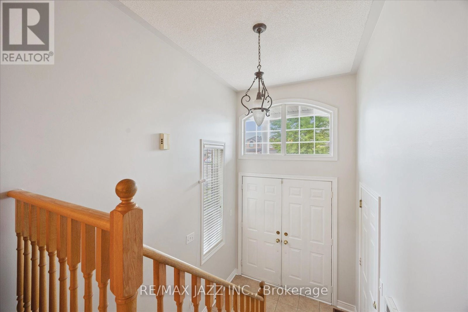 12 Lacroix Court, Whitby, Ontario  L1R 3B4 - Photo 3 - E12356803