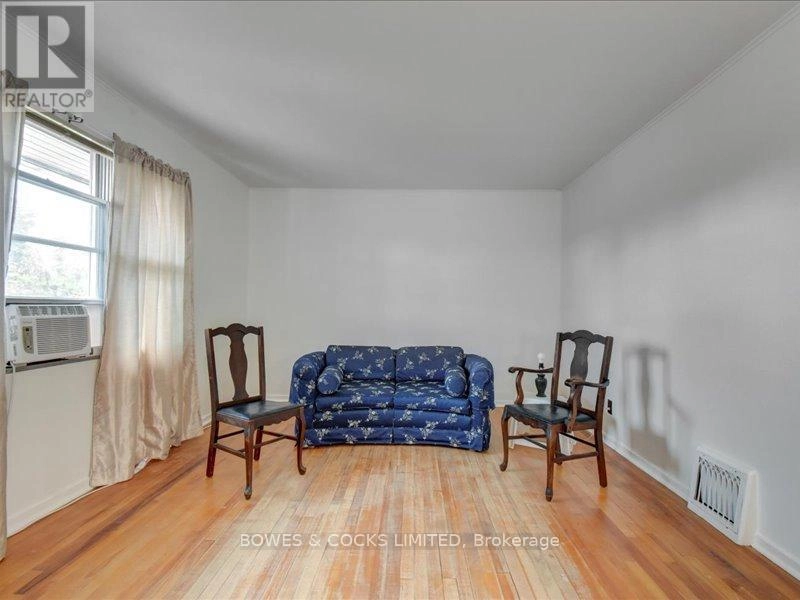 722 Gillespie Avenue, Peterborough, Ontario  K9J 4B7 - Photo 3 - X12357472