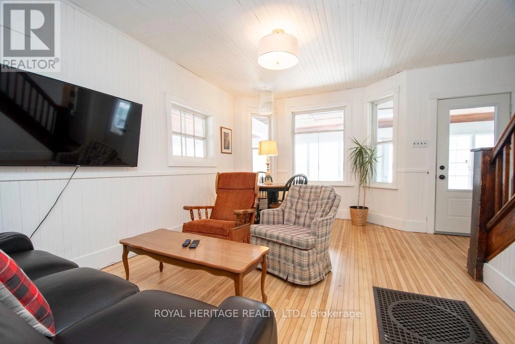 1074 Lakehurst Road, Trent Lakes, Ontario  K0L 2H0 - Photo 3 - X12357738