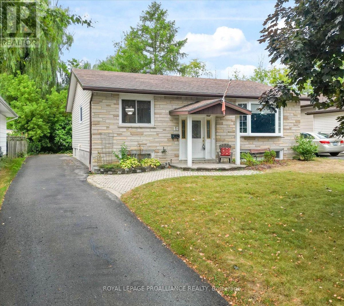 14 Connolly Avenue, Quinte West, Ontario  K8V 5T4 - Photo 2 - X12358671