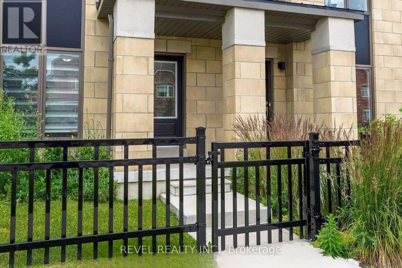 21 Donald Fleming Way, Whitby, Ontario  L1R 0N8 - Photo 1 - E12359383