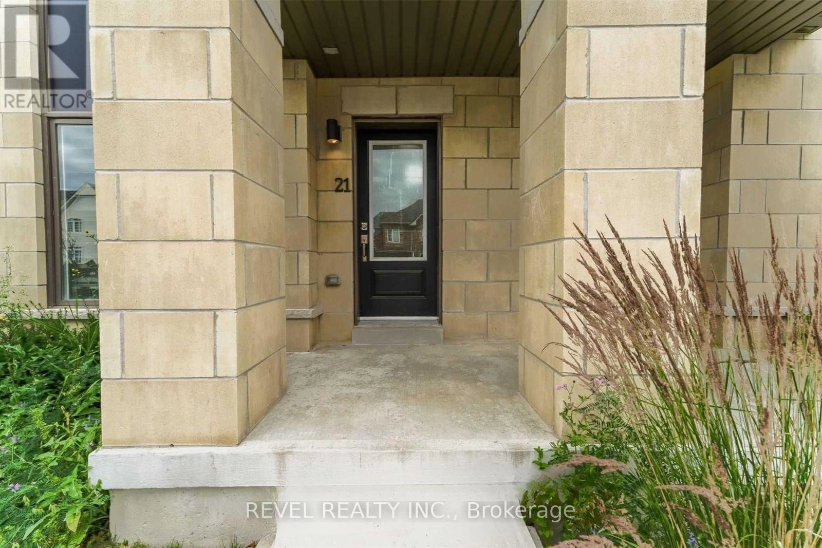 21 Donald Fleming Way, Whitby, Ontario  L1R 0N8 - Photo 3 - E12359383