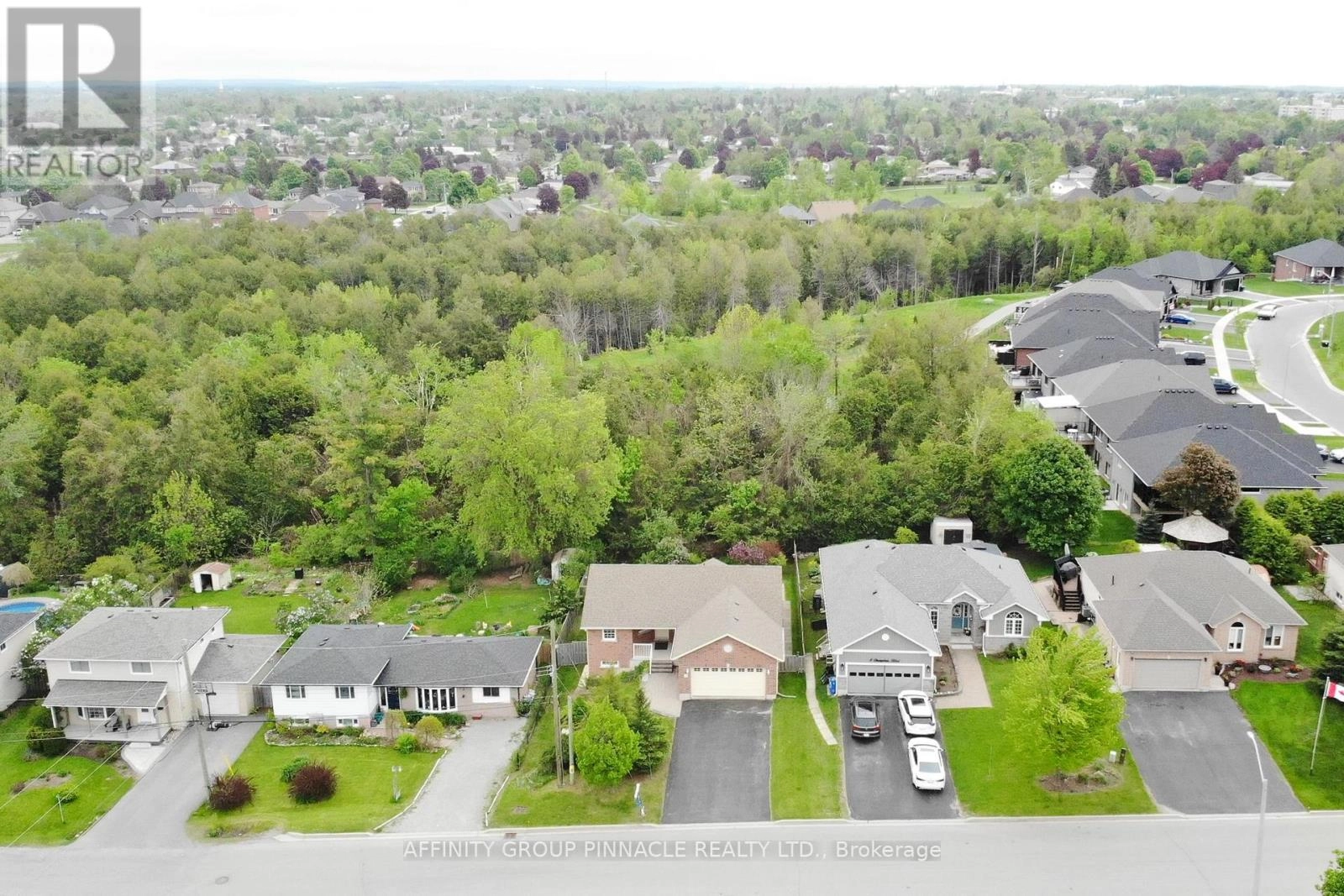 10 Champlain Boulevard, Kawartha Lakes, Ontario  K9V 0H9 - Photo 3 - X12360216