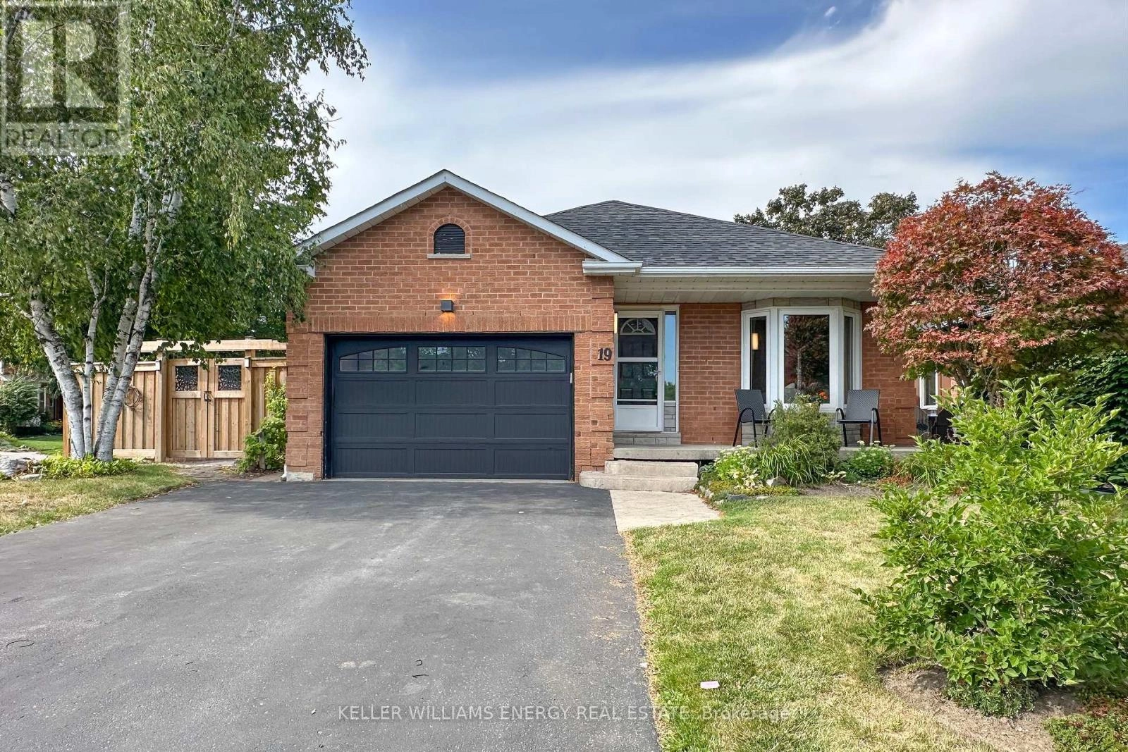 19 Stephen Avenue, Clarington, Ontario  L1E 1Z2 - Photo 1 - E12360673