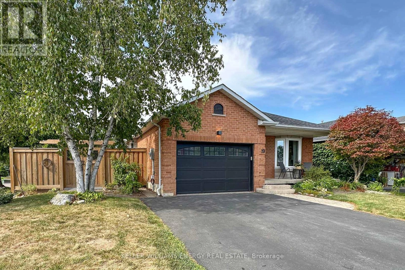 19 Stephen Avenue, Clarington, Ontario  L1E 1Z2 - Photo 2 - E12360673