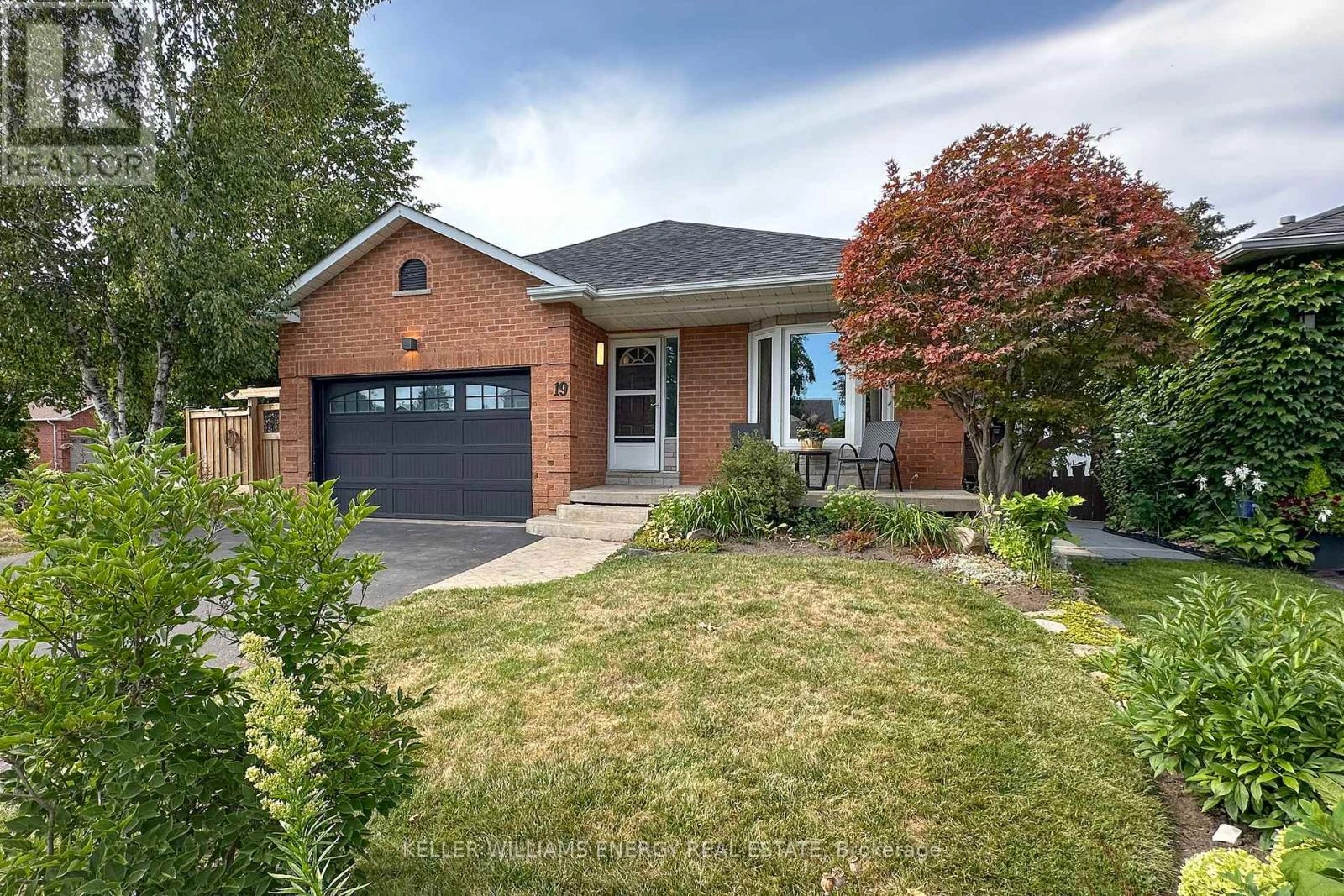 19 Stephen Avenue, Clarington, Ontario  L1E 1Z2 - Photo 3 - E12360673