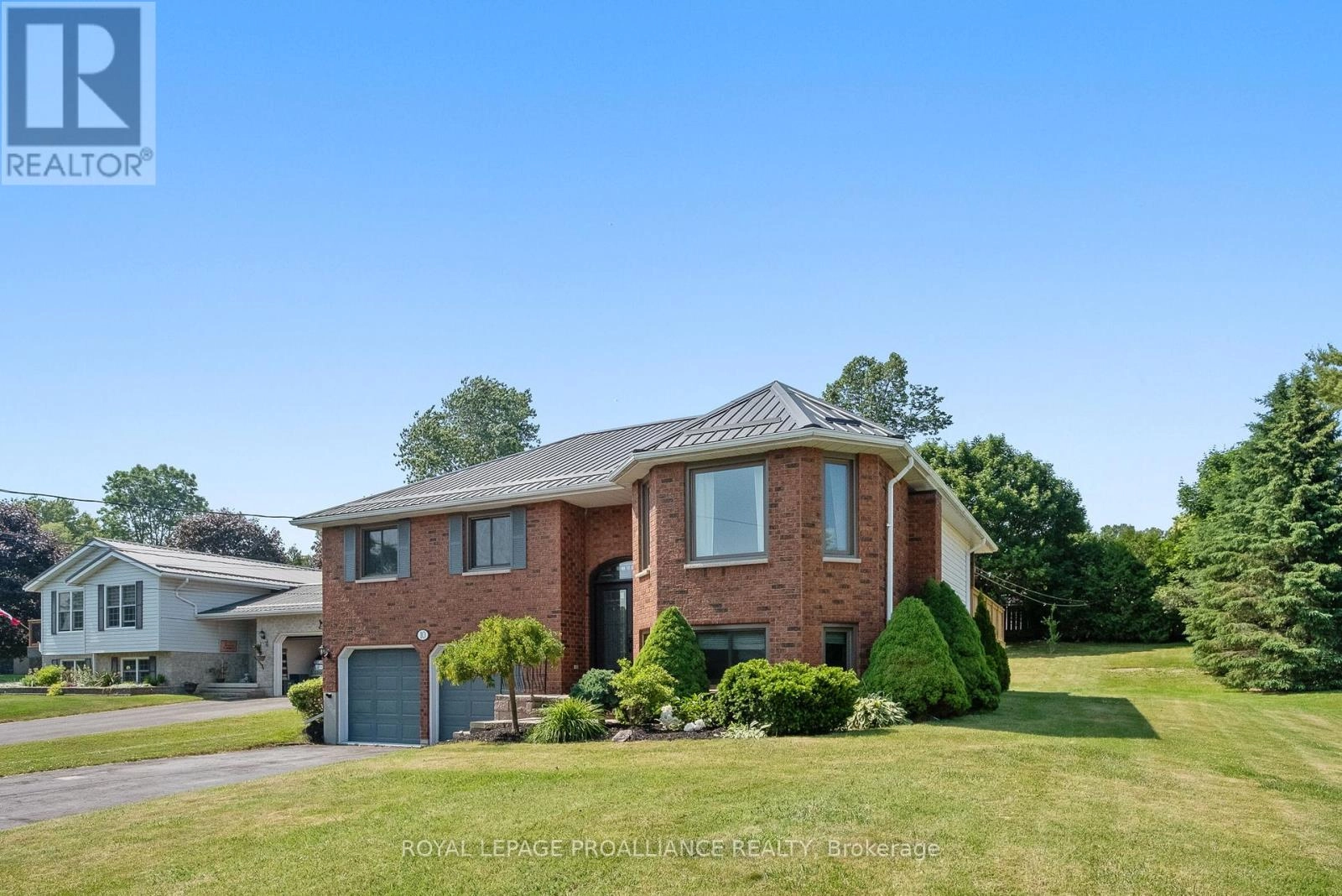 10 Lenore Avenue, Hamilton Township, Ontario  K9A 5M2 - Photo 3 - X12362221