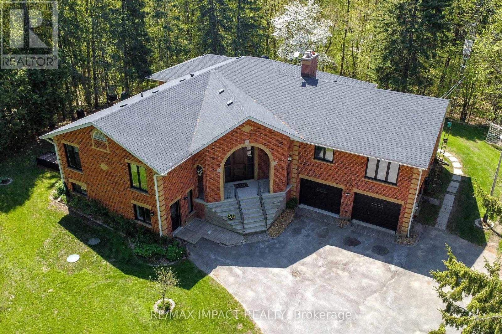 215 Raglan Road W, Oshawa, Ontario  L1H 0N5 - Photo 2 - E12362662