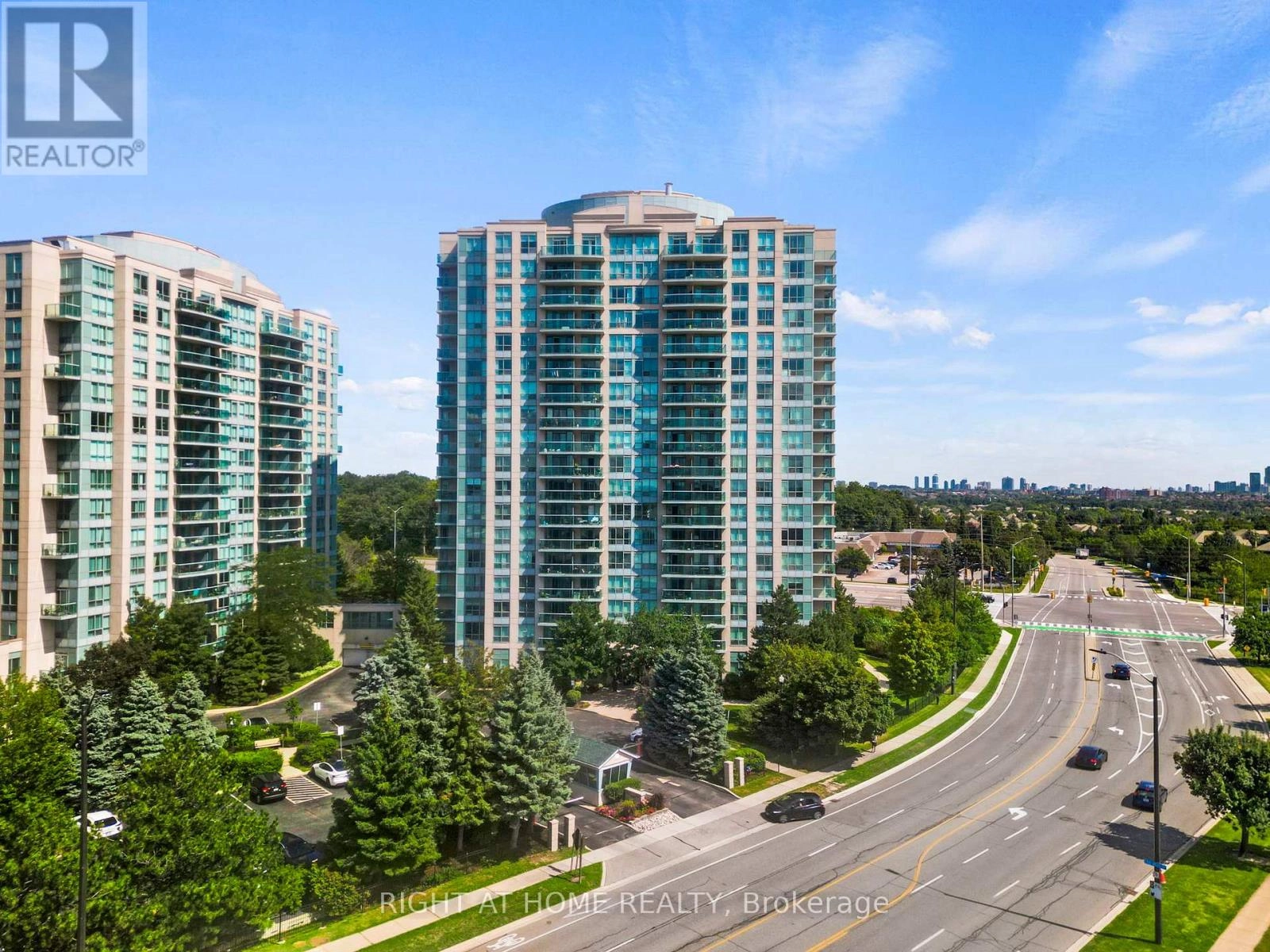 1611 - 2545 Erin Centre Boulevard, Mississauga, Ontario  L5M 6Z9 - Photo 3 - W12362852