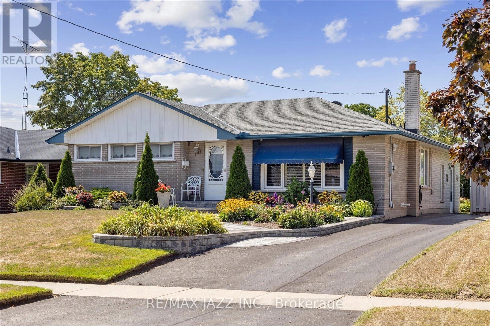 606 Gibbons Street, Oshawa, Ontario  L1J 4Z8 - Photo 1 - E12363056