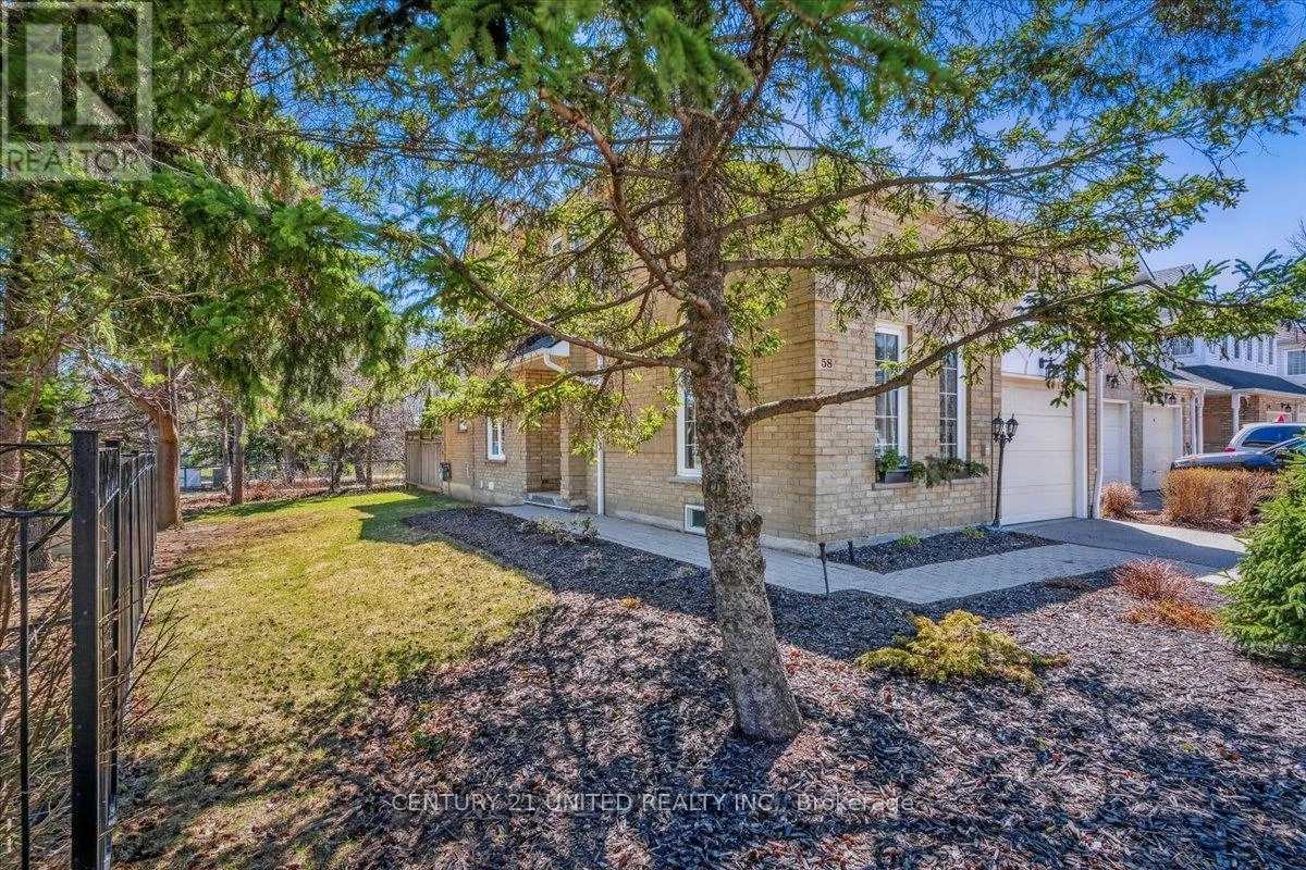 58 - 58 Heathcliffe Square, Brampton, Ontario  L6S 5R5 - Photo 2 - W12363133