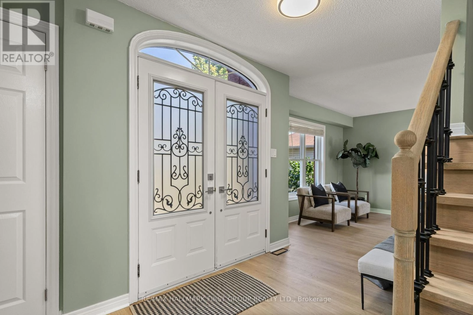 723 Carlisle Street, Cobourg, Ontario  K9A 5E6 - Photo 3 - X12363272