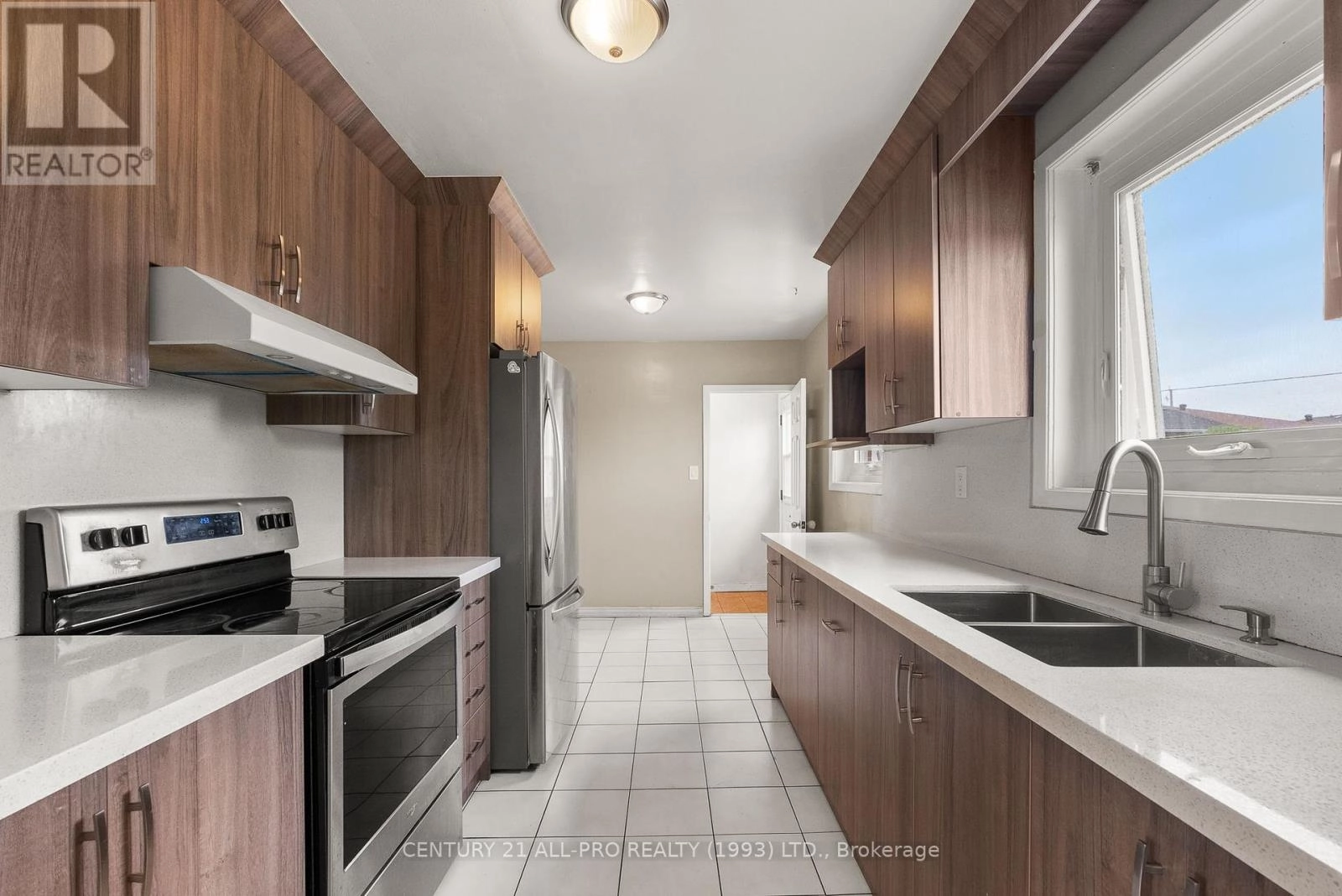 84 Goldsboro Road, Toronto, Ontario  M9L 1A7 - Photo 3 - W12265429