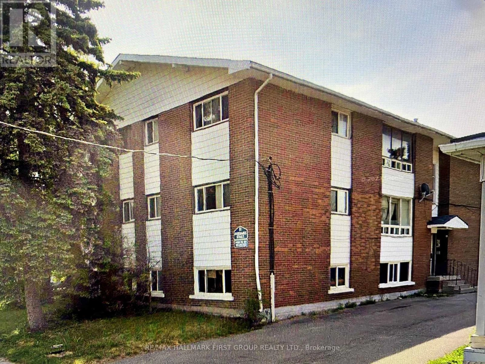 11 Fairbanks Street, Oshawa, Ontario  L1H 2L7 - Photo 1 - E12363002