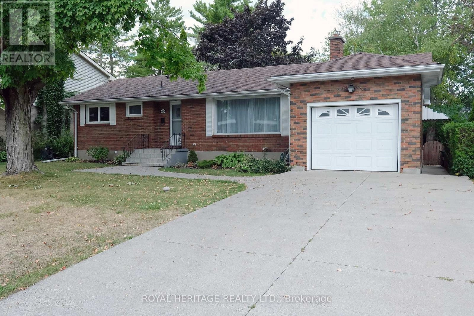 40 Rosewood Avenue, Belleville, Ontario  K8N 4E9 - Photo 2 - X12363680