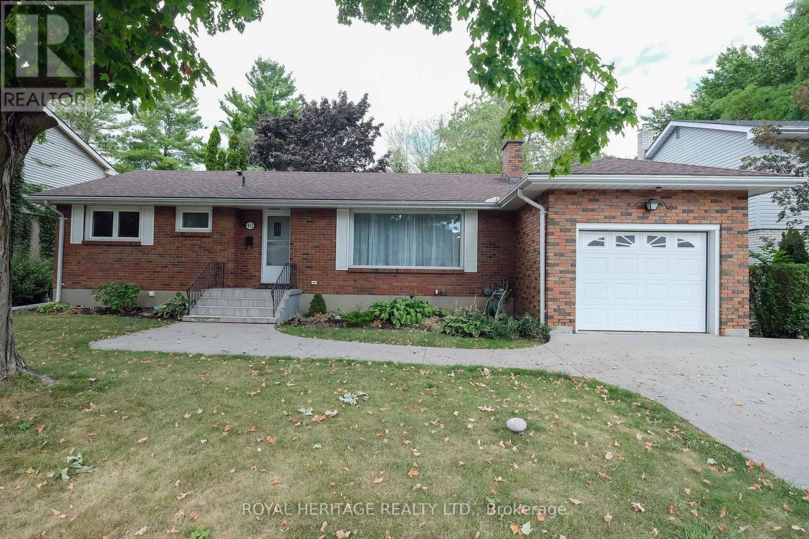 40 Rosewood Avenue, Belleville, Ontario  K8N 4E9 - Photo 3 - X12363680