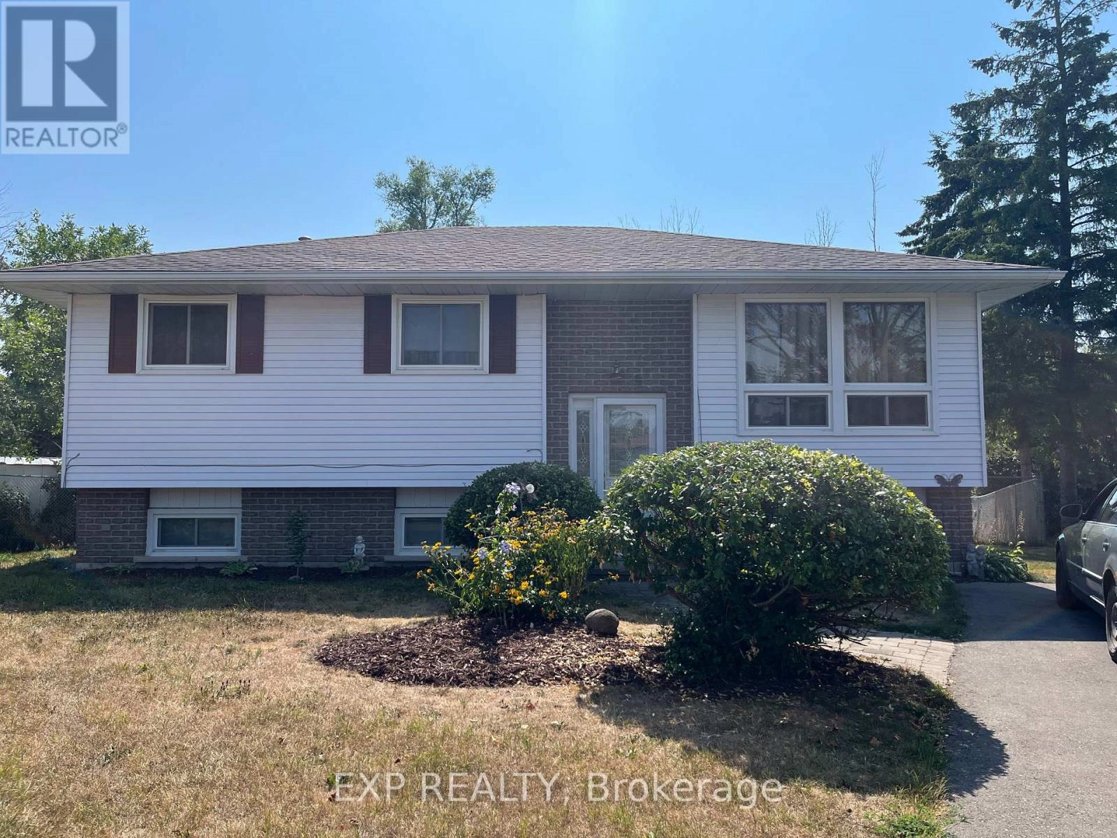 14 Dixie Place W, Belleville, Ontario  K8P 5A9 - Photo 1 - X12363997