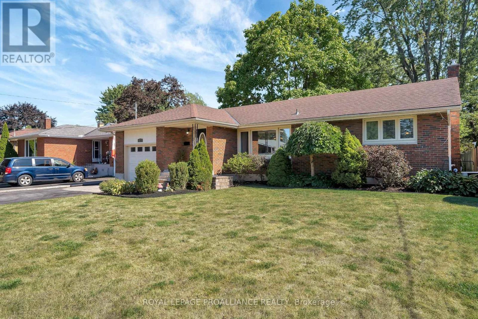 549 Victoria Avenue, Belleville, Ontario  K8N 2G6 - Photo 3 - X12364697